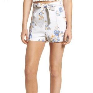 Wayf Women’s linen bow front short